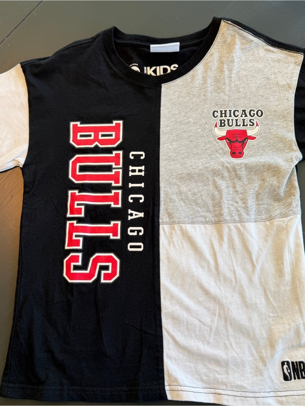 Chicago Bulls NBA Kids Colorblock Tee - Black & Gray Sz 9-10
